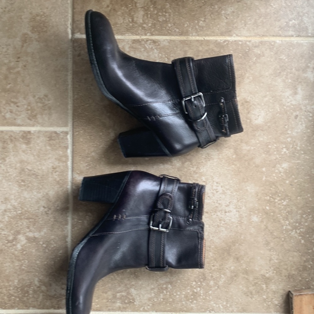 Beautiful black leather ankle boots